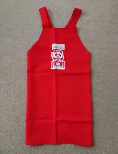 赤いキャラクターエプロン