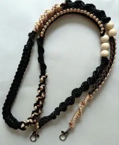 スマホショルダーストラップ 黒と金