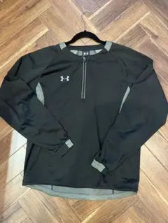 UNDER ARMOUR ブラック 長袖 Vジャン
