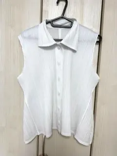 PLEATS PLEASE 白 ノースリーブ プリーツシャツ トップスのサムネイル