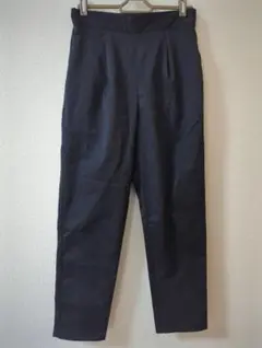 【フォロー割5%オフ❗️美品】テーパードパンツ　アンクル丈　ウエストゴム　紺　Ｆ