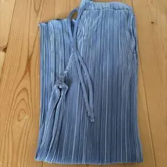 GU プリーツストレートパンツ　S