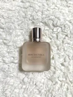 ジバンシー IRRESISTIBLE 香水 35mlのサムネイル