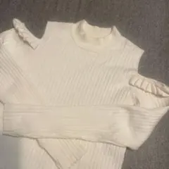 ホワイトリブ編みタートルネックセーター