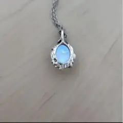 青色オパール風石のネックレス