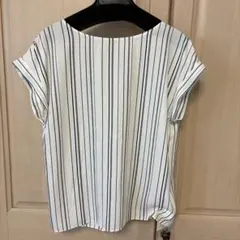 新品タグ付き　アンタイトル　ブラウスのサムネイル
