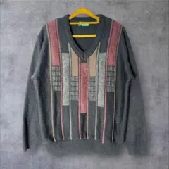 ヴィンテージ 幾何学柄 Vネックニット グレー くすみカラー レトロ 古着