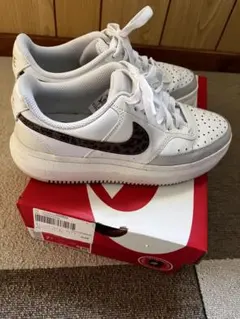 NIKE ウィメンズスニーカー 　 コートビジョンアルタ JP24.5cm