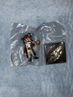 ワンピース　ゴールド・D・ロジャー　ミニフィギュア 台座付き