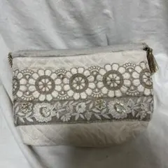 アイボリー刺繍ポーチ