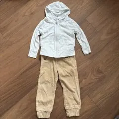フード付きジャケットとコーデュロイパンツセット