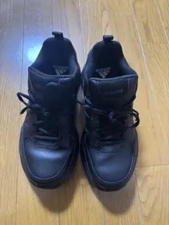 adidas ブラック スニーカー