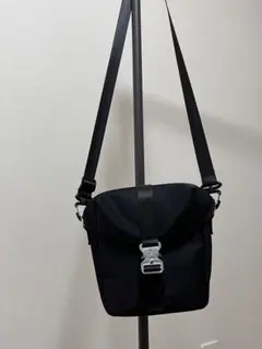 COS パシュートクロスボディーバッグ ブラック - メルカリ
