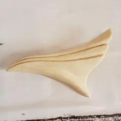 オフホワイトの流線型ブローチ ヴィンテージ 昭和レトロ ビンテージ 飾り