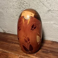 卯三郎こけし「岡本卯三郎作」蝶と着物 微笑みこけし 約17cm 工芸品 創作