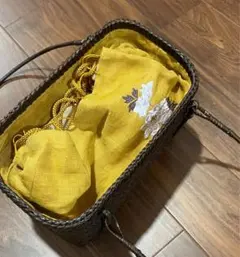 黄色の花柄刺繍かごバッグ
