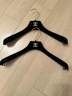 CHANEL ハンガー ブラック ゴールドロゴ - メルカリ