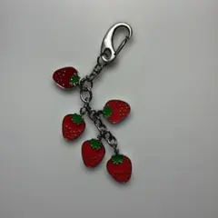 イチゴメタルバッグチャーム