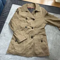 ベージュ ダブルブレスト トレンチコート