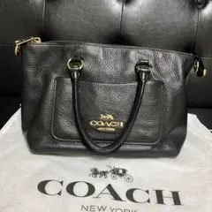 COACH レザー トートバッグ ブラック A4収納可 シボ革 チャーム付き