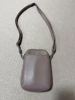 MONO COMME CA モノコムサ スマホショルダー グレージュ 斜めがけ