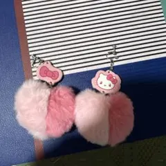 ハローキティ ふわふわファーキーホルダー