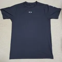 【美品】OAKLEY　半袖ストレッチシャツ　スカル　ブラック　メンズM　背面ロゴのサムネイル