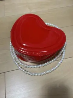 ハート型レッドエナメルショルダーバッグ