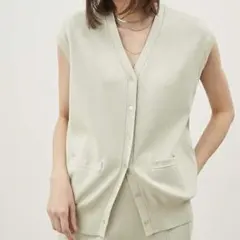 25SS Mila Owen Ｖネックプルオーバーニットベスト　定価7,480円のサムネイル