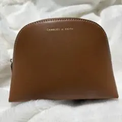 CHARLES & KEITH ブラウンラウンドポーチ