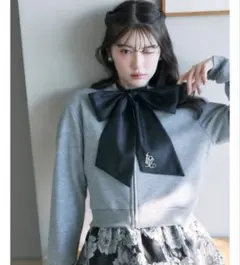 tocco closet ワンポイント刺繍入りリボン付きラメ裏毛パーカー