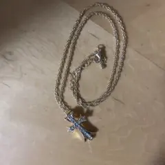 ストーン付き十字架ネックレス