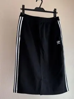 adidas ブラック サイドストライプ タイトスカート