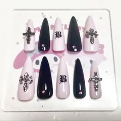 ネイルチップ　サブカル　地雷系　ゴシック　量産型　十字架　ピンク　黒