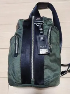 TUMI ボディーバッグ　カーキのサムネイル
