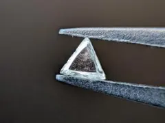 天然ダイヤモンド　マクル（トライゴン）　0.101カラット