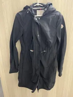 MONCLER ブラック フード付きジャケット