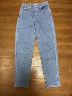 LEVI’S HIGH WAISTED MOM JEAN 25