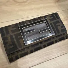 Fendi 二つ折り財布 モノグラム柄
