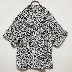 ジーユー GU【M】ヒョウ柄デザインシャツ　ブラウス　半袖　替えボタン付