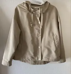 GU ベージュ フード付き マウンテンパーカー