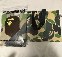 新品未使用　ショッパー付き　A BATHING APE ニット　定価39,800のサムネイル