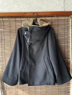 黒いファー付きコート・ケープコート