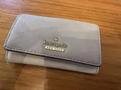 kate spade ライトグレー キーケース