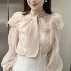 期間限定値下✨マーキュリーデュオ　パワショルリボンブラウス　ボウタイリボンのサムネイル