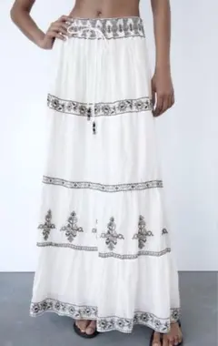 【新品】ZARA エンブロイダリーミディスカート　XS