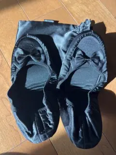 新品未使用　携帯スリッパ レディース 折りたたみ　黒リボン付き　収納袋付き