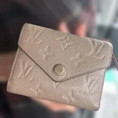 Louis Vuitton ポルトフォイユヴィクトリーヌモノグラム。アンポラント