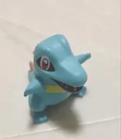 ブラッキーと一緒にいたワニノコ フィギュア　眉毛あり