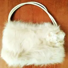 取り外し可能なコサージュ付きファーバッグ